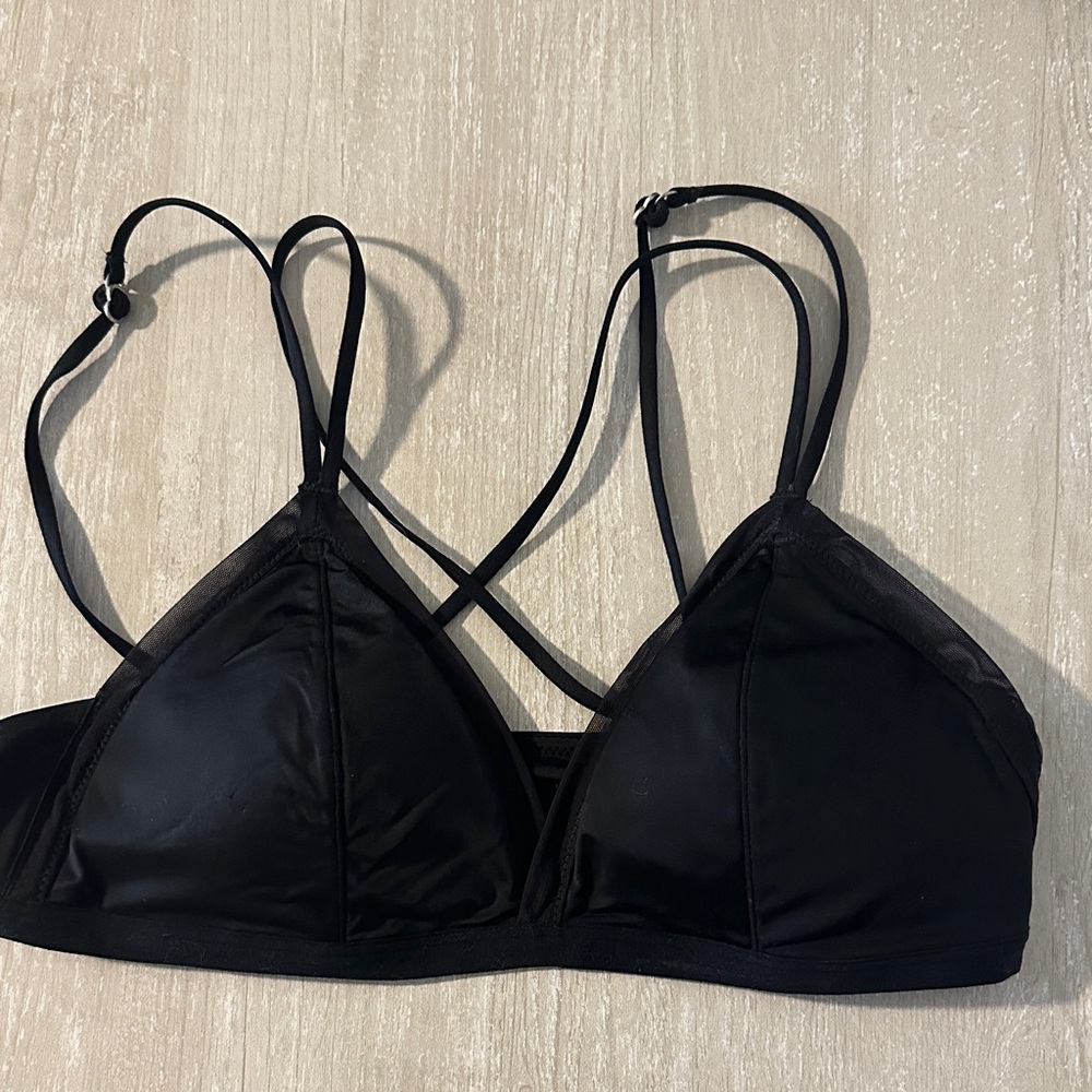 NWOT Abercrombie & Fitch Black Strappy Triangle Bralette Bra Medium